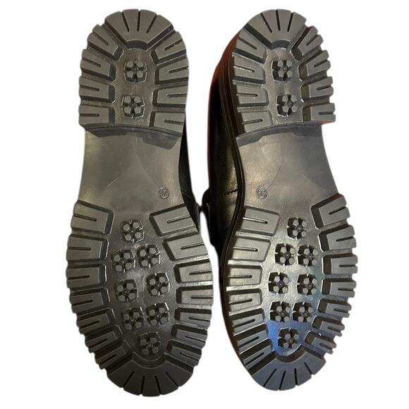 Miz Mooz Toni Chunky Loafer Round Toe Black women’s lug sole Size
US 8.5 EU 39 - Picture 7 of 8